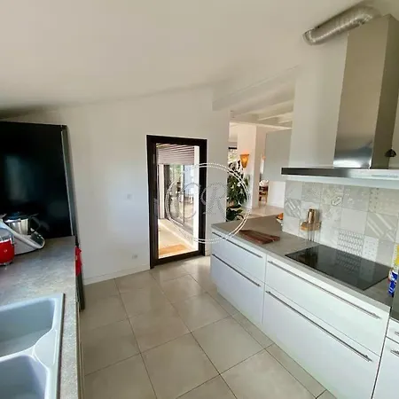 Apartment Paisible Sur Les Hauteurs De *